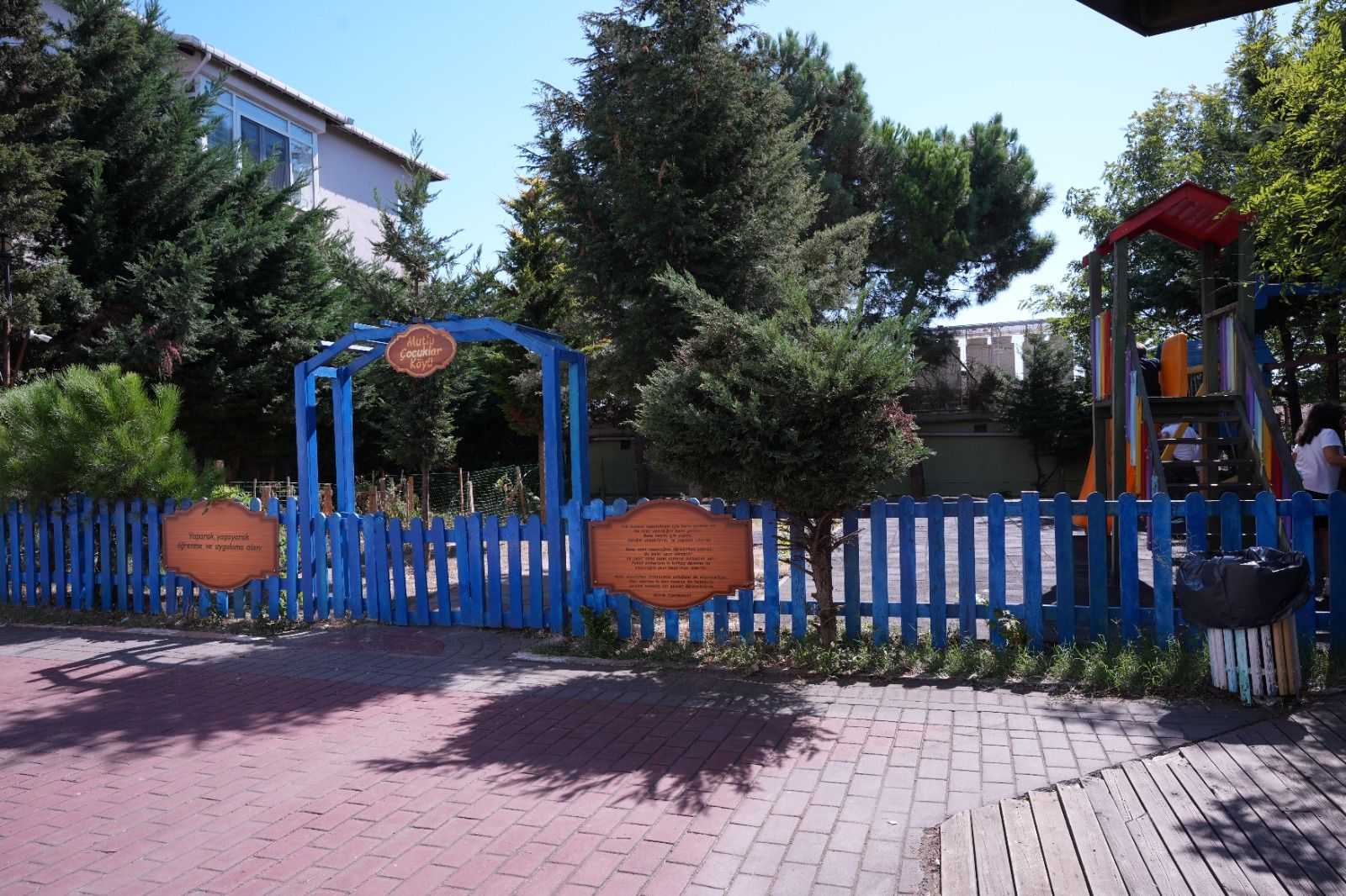 Tarabya Yıldız Schools bahçe girişi